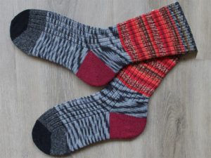 Rood met grijze franken sokken maat 38-39